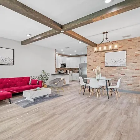 Sleeps 20! Luxe 6 Bdrm 4 Bth Duplex - Downtown Tpa Villa